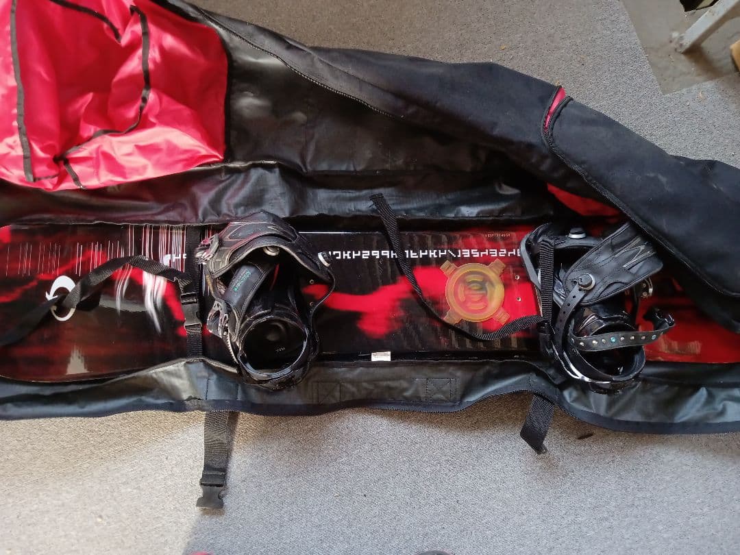 スノーボード 赤/黒 ビンディング付き