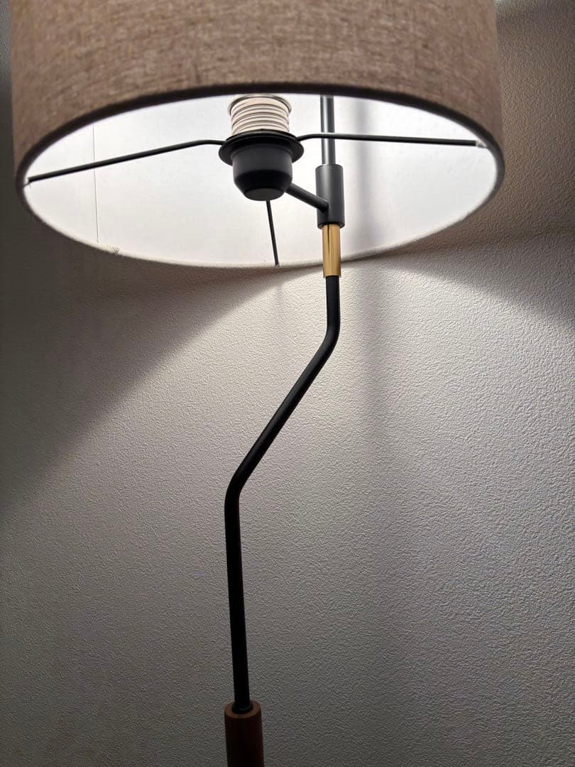 【C。】フロアスタンド 木製 ベージュシェード