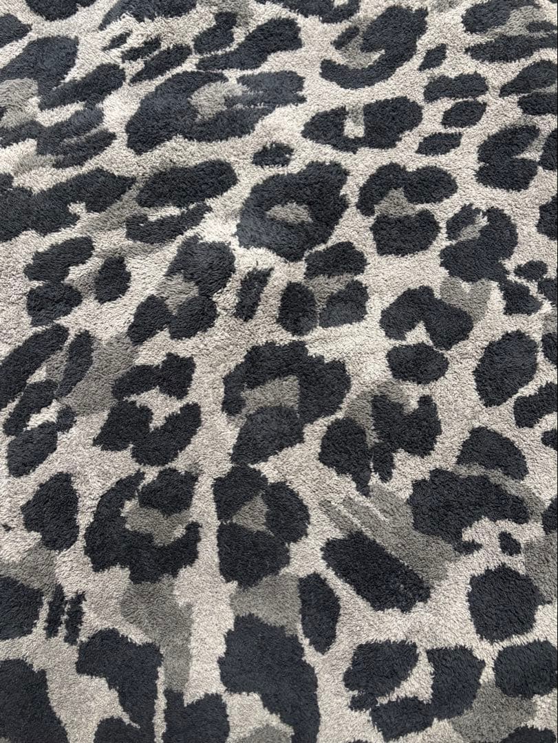 セール　新品 ベアフットドリームス ヒョウ柄　超厚手　セミダブル ブランケット