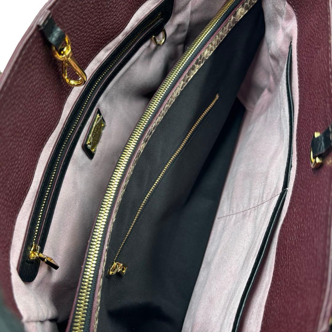 【良品】ココセリュクスゴールド　トートバッグ　パイソン　レザー　チャーム　黒