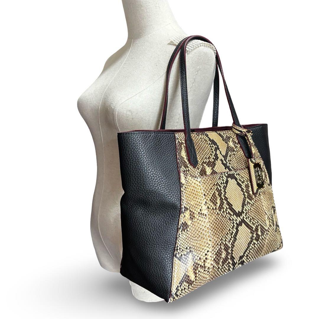 【良品】ココセリュクスゴールド　トートバッグ　パイソン　レザー　チャーム　黒