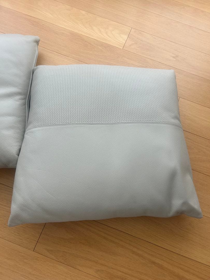 B&B Italiaライトグレー本皮革 クッション 2個セット