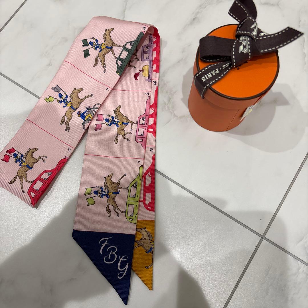 どれみ様　ほぼ未使用　2024新作　エルメス　ツイリー　100%シルク