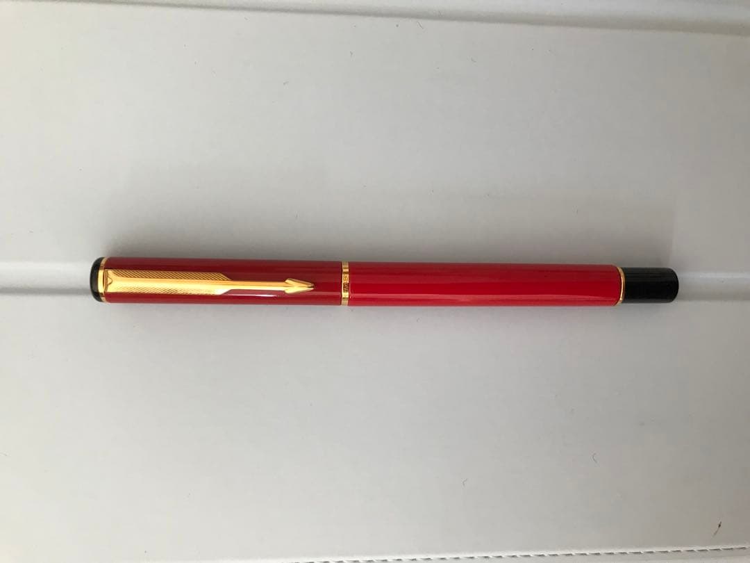 Parkerの万年筆 金色装飾付き
