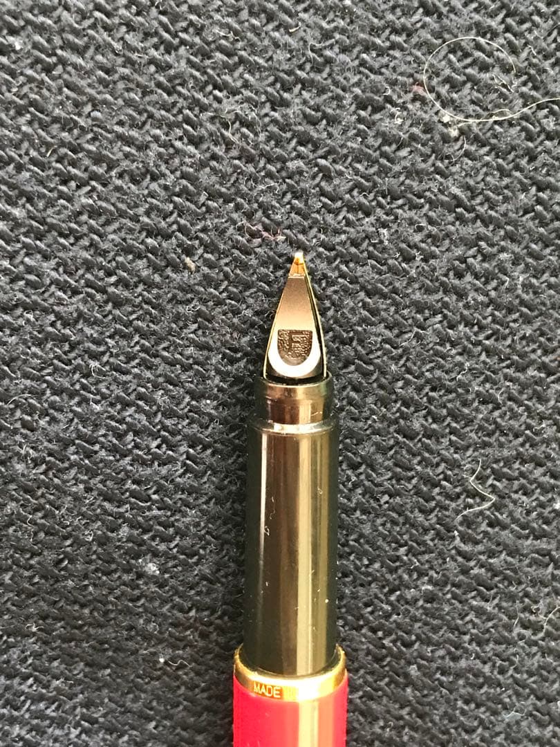 Parkerの万年筆 金色装飾付き