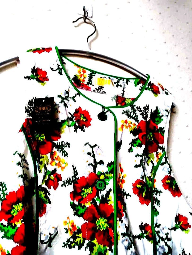 セール！　Feller 花柄 エプロン　ホワイト/レッド/グリーン