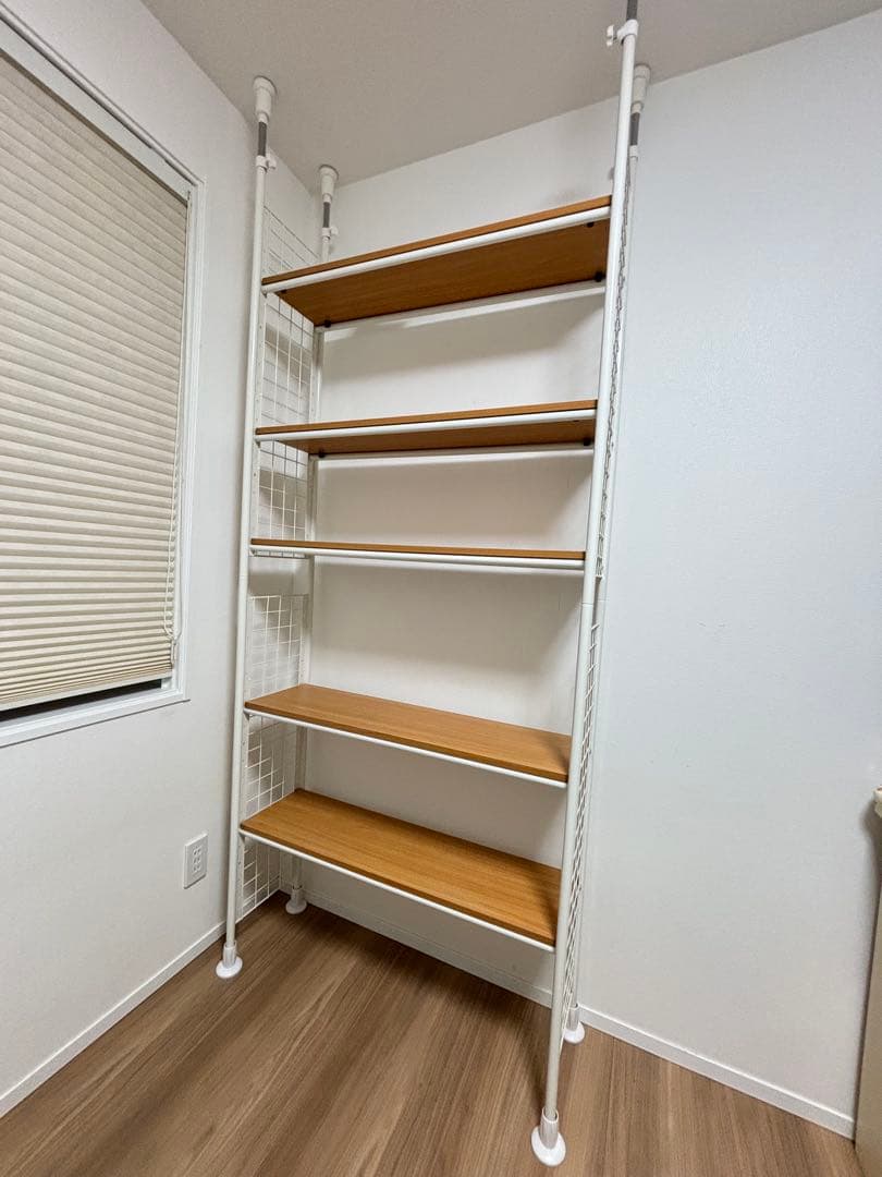 突っ張り棚　棚板可動式