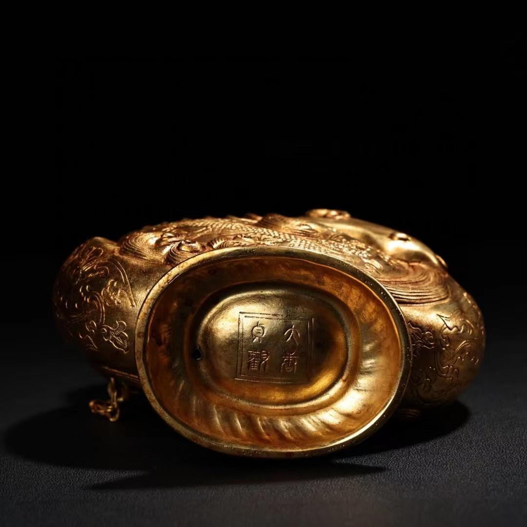 中国古美術・旧蔵鎏金牛頭酒壺・純銅細密彫・純手作り・高浮彫・置物・装酒器・文房具