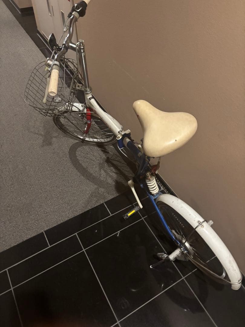 シティサイクル ホワイトフレーム バスケット付き折り畳み