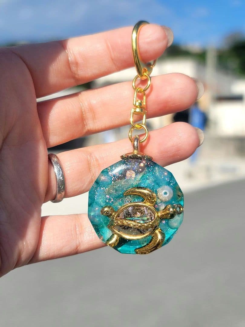 お察し下さいの琉海の守亀オルゴナイトチャーム