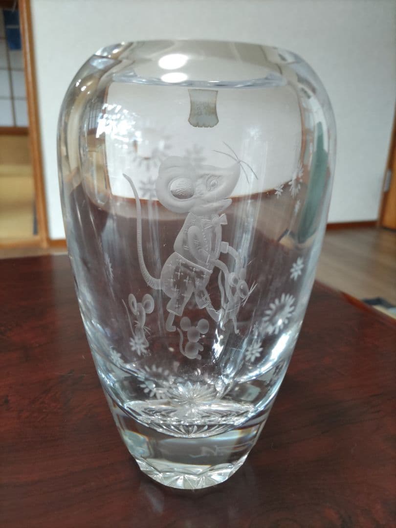 マイセンクリスタル花瓶 マウス彫刻（高さ15cm）
