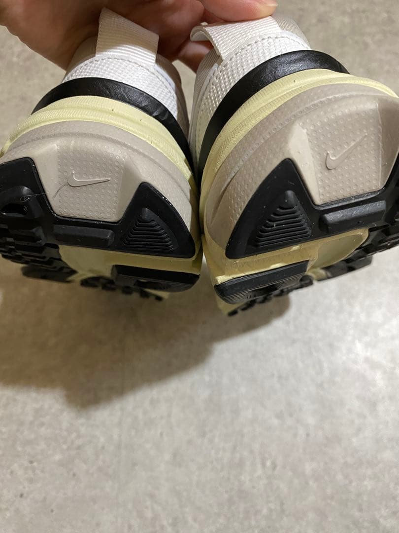 NIKE V2Kラン　シルバー　スニーカー　25cm