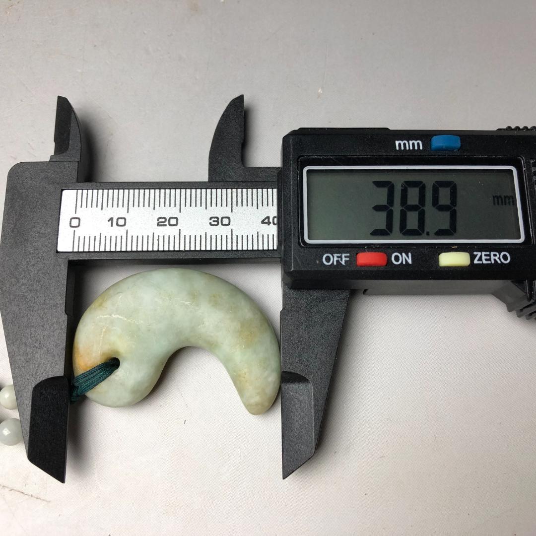 勾玉 翡翠　ヒスイ　糸魚川　翡翠　ペンダント　ケース付き