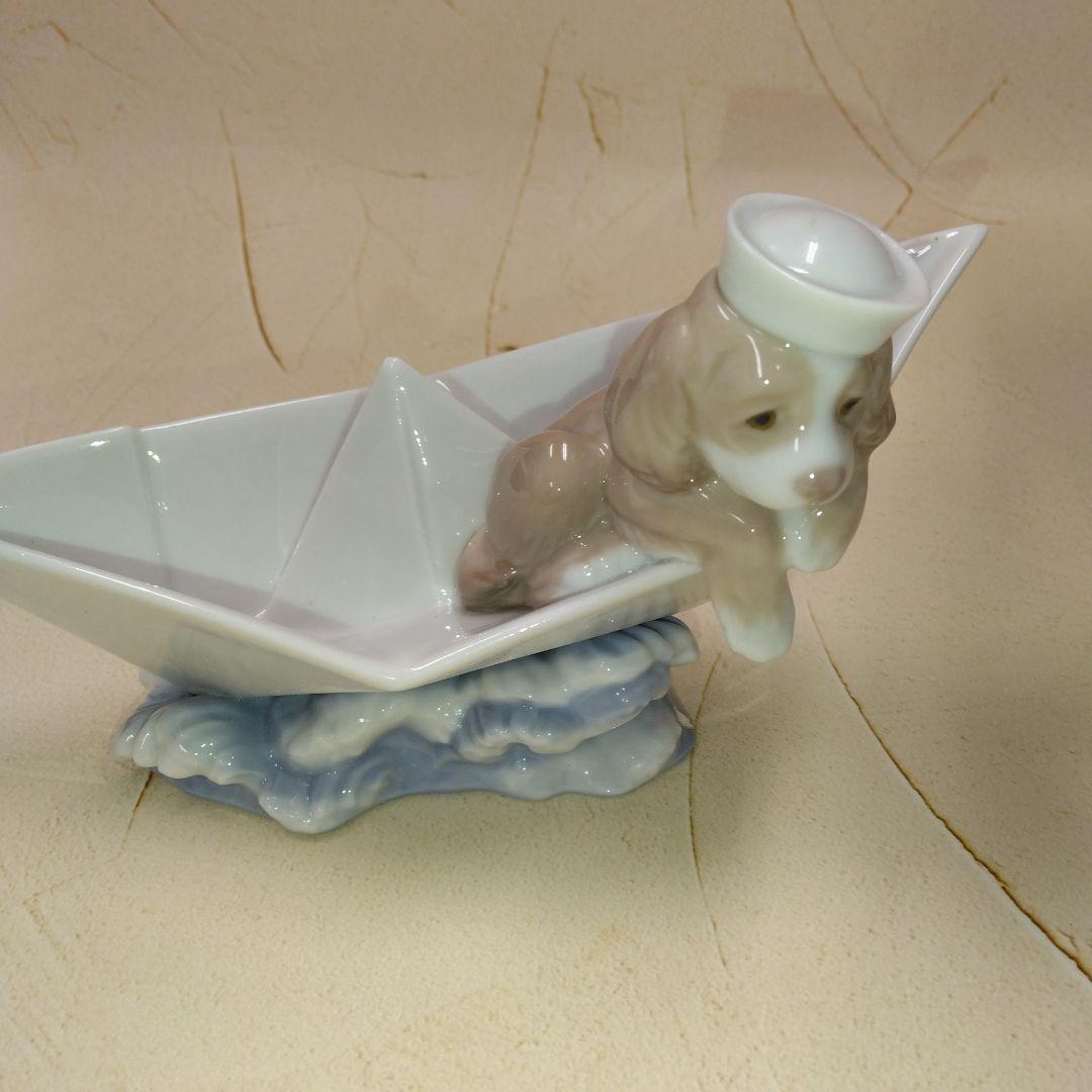 リヤドロ　紙船と犬