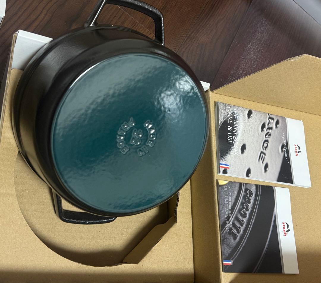 お値下中【未使用】STAUB La Cocotte 両手鍋 22cm 黒
