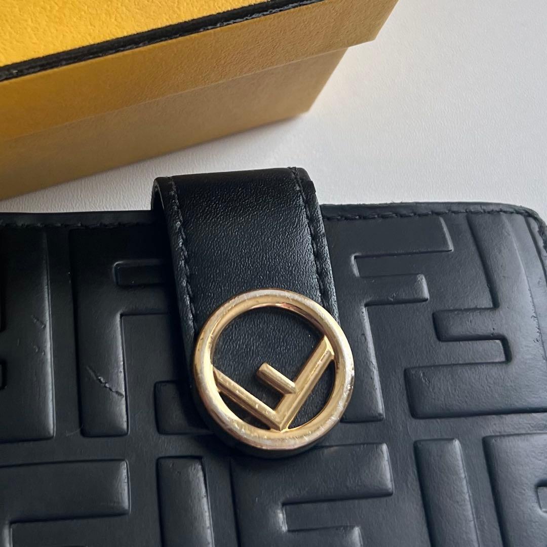 75 美品 FENDI フェンディ ズッカ 2つ折り財布