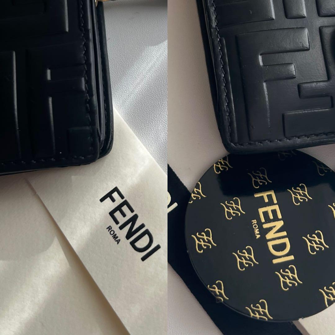 75 美品 FENDI フェンディ ズッカ 2つ折り財布