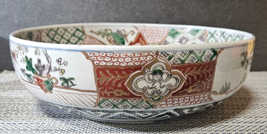 豪華絢爛　江戸時代後期　古伊万里　染錦　麒麟に宝尽し　市松文様　24.3cm大鉢