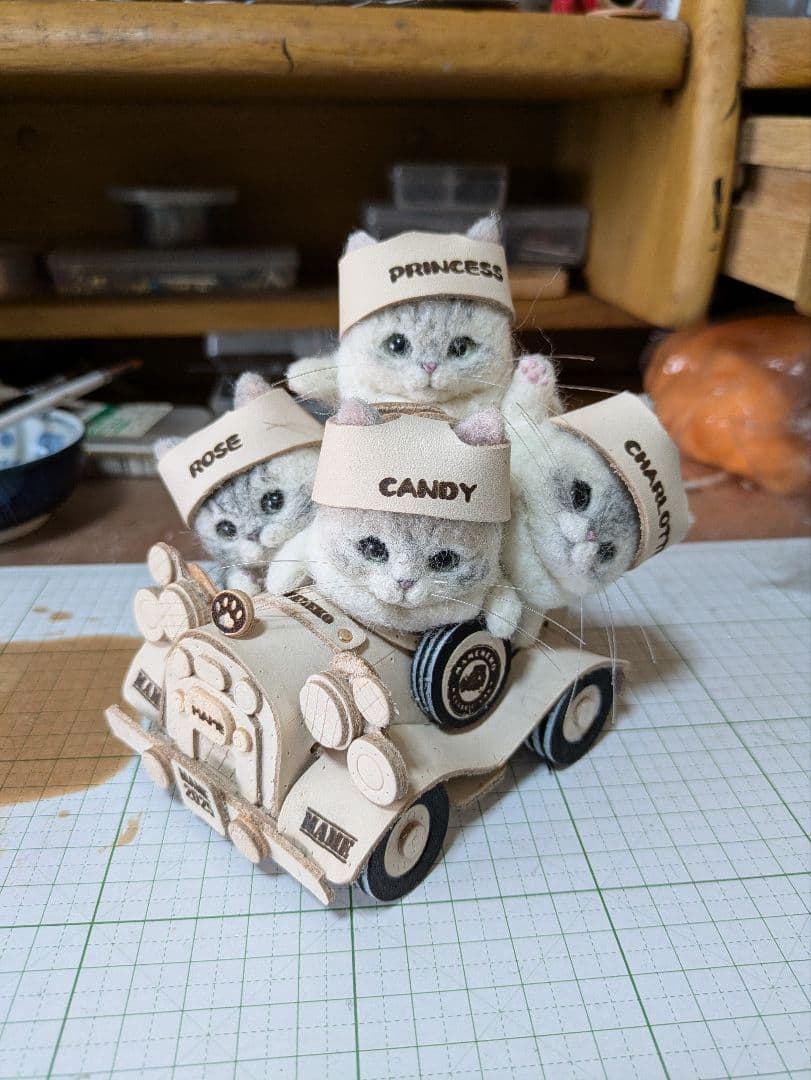 こもちゃんです 豆猫アーティストPECO-LIN