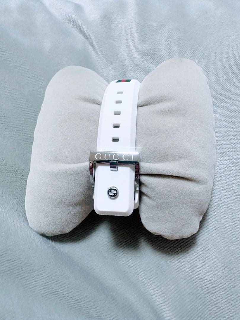 GUCCI ホワイト シリコンバンド 時計