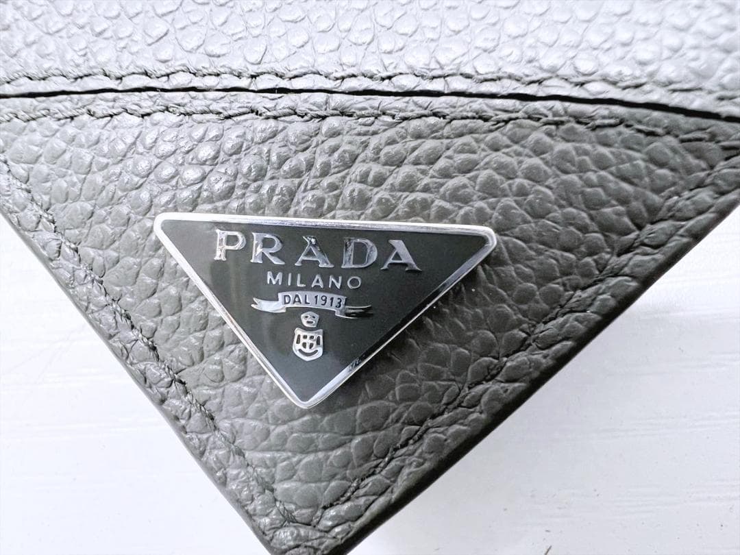 美品 プラダ ロゴ 二つ折り財布 グレー RFID 2MO738