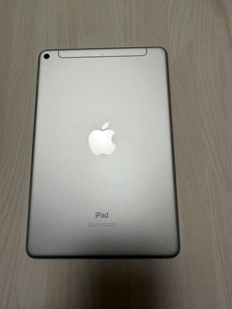 iPad mini (第5世代) Wi-Fiモデル 64GB シルバー　カバー有