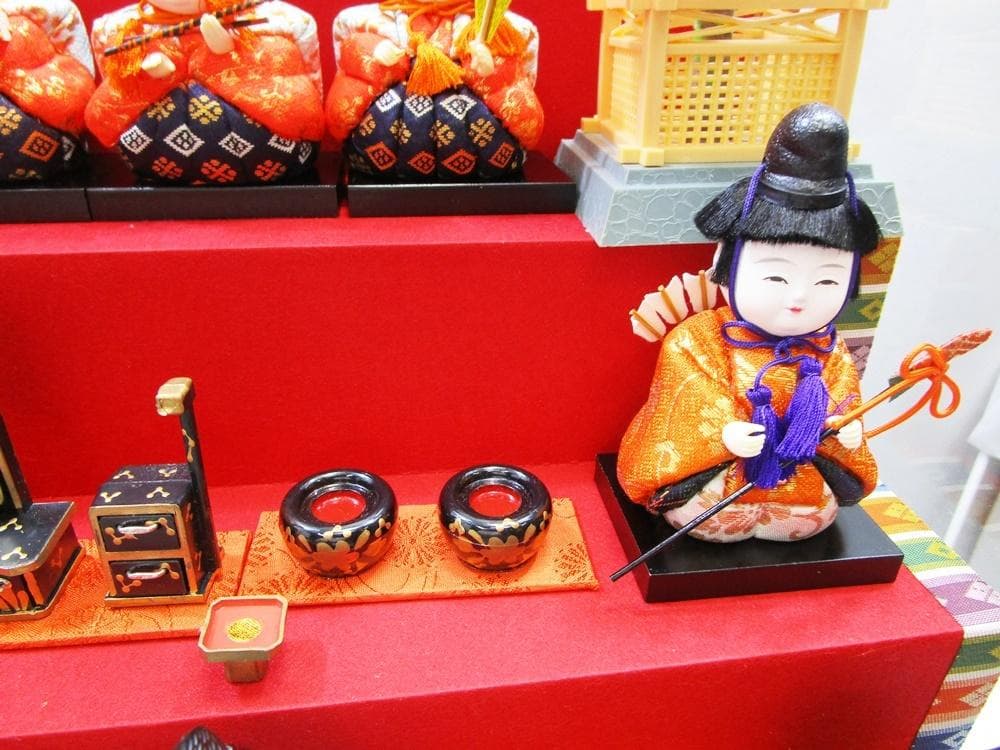 a0905-7真多呂人形 雛人形 若葉雛 豆雛 15人雛 五段飾りオルゴール