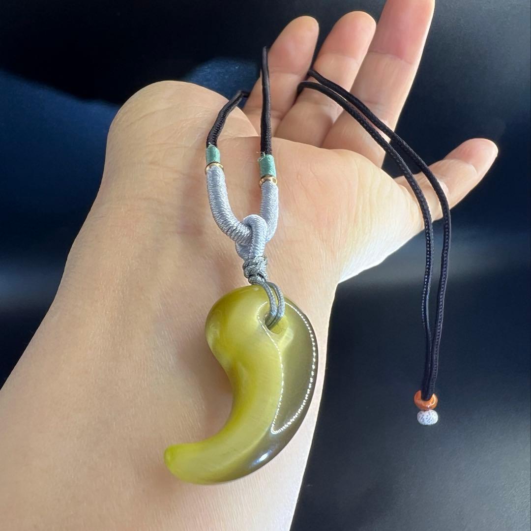 新品天然キャッツアイ翡翠 勾玉 のネックレス / オリーブグリーンD10149