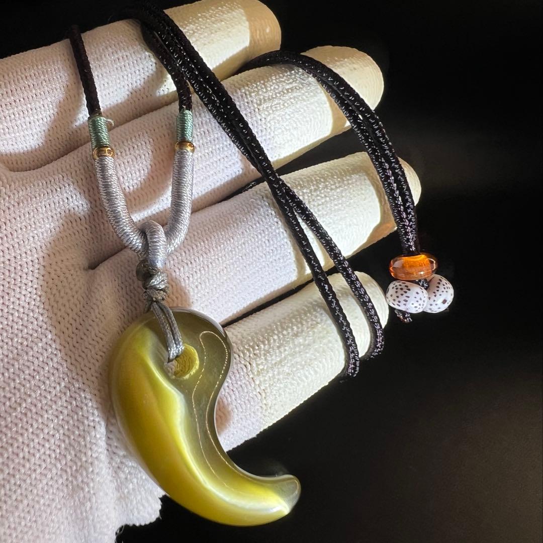 新品天然キャッツアイ翡翠 勾玉 のネックレス / オリーブグリーンD10149