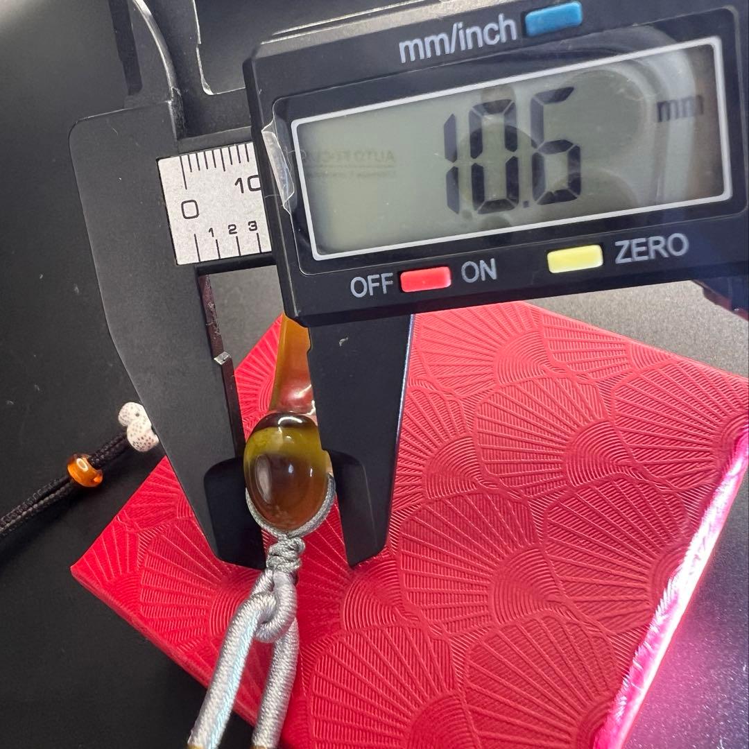 新品天然キャッツアイ翡翠 勾玉 のネックレス / オリーブグリーンD10149