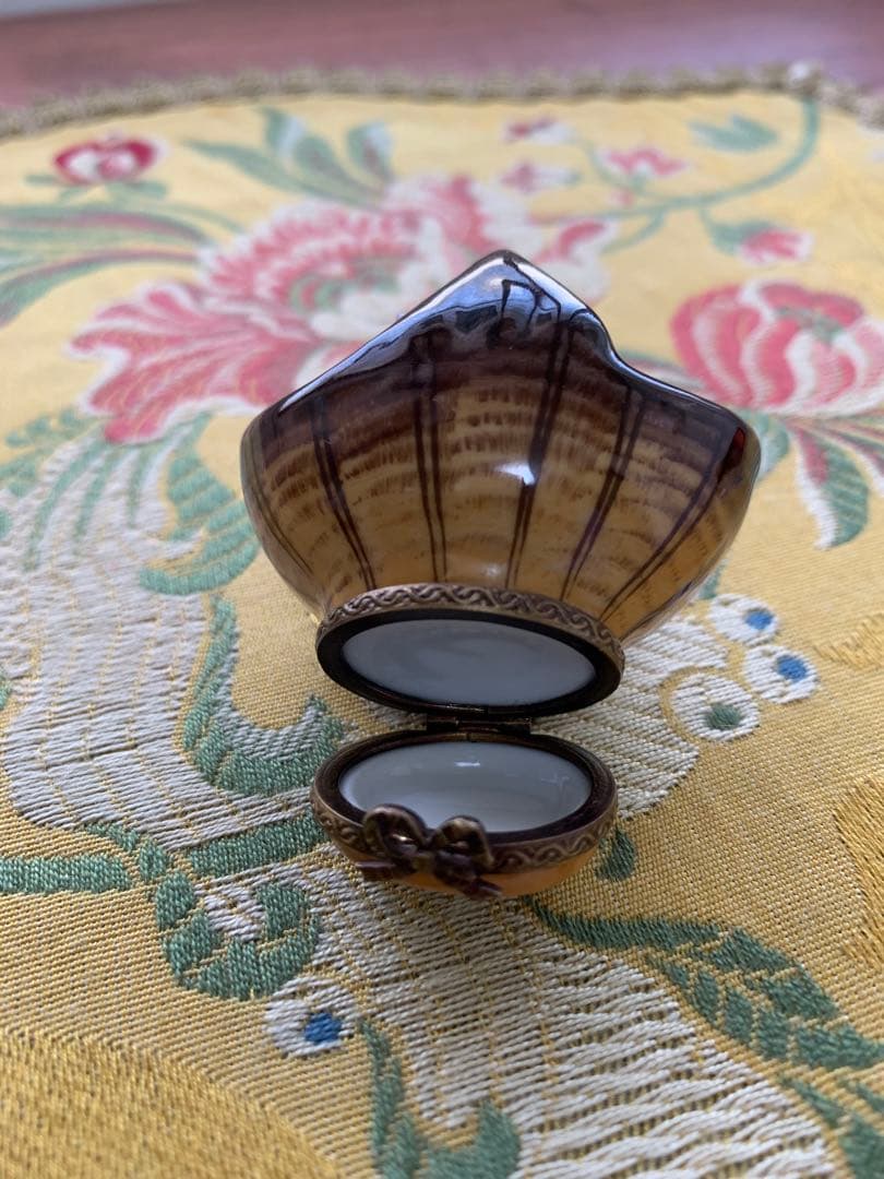 リモージュボックス　フランス製　バスケットに猫が入ってる可愛い小物入れ！