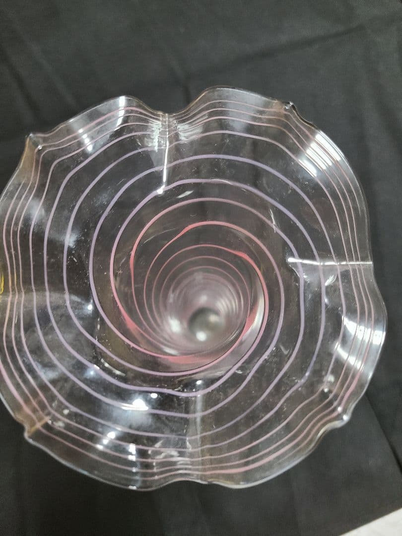 オーストリアビミニ工房によるレース吹きガラス花瓶