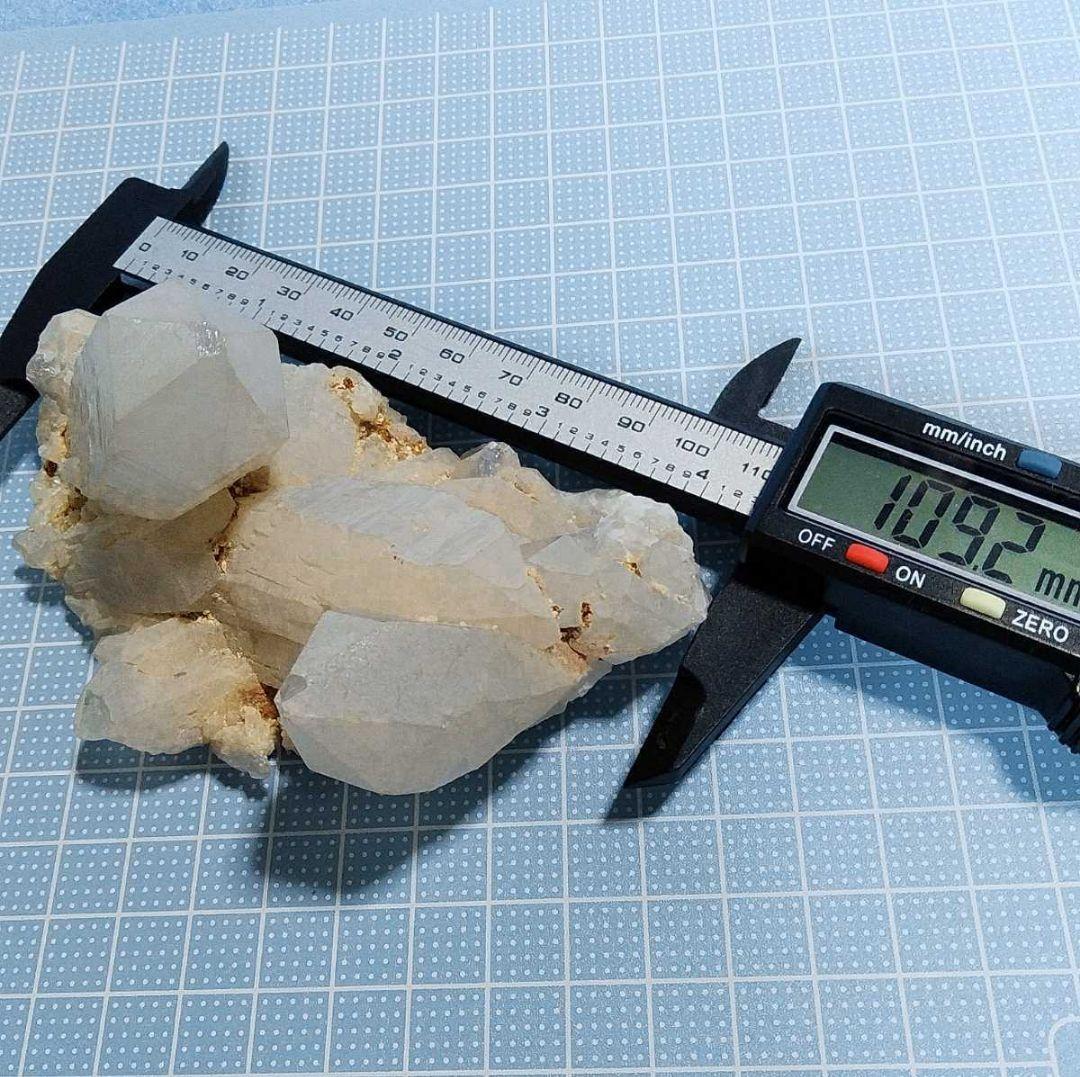 ②マダガスカル産水晶 原石 クラスター 蝋燭水晶 ミルキークォーツ フロスト水晶