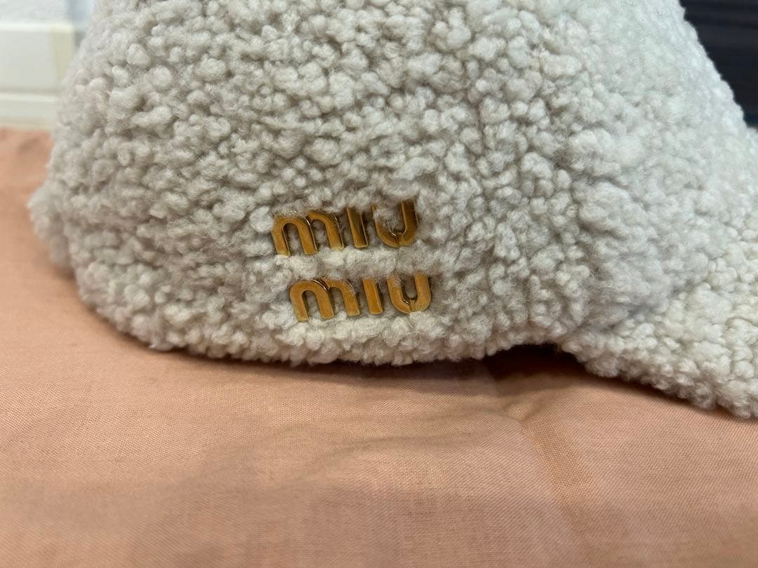 miu miu エコシアリングキャップ　アイボリー