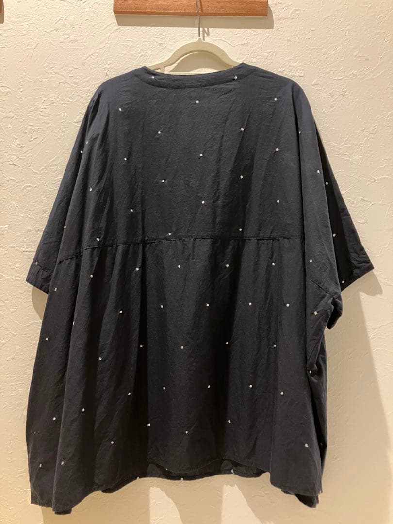 かぐれ　ドット刺しゅうワイドプルオーバー　BLACK NAVY