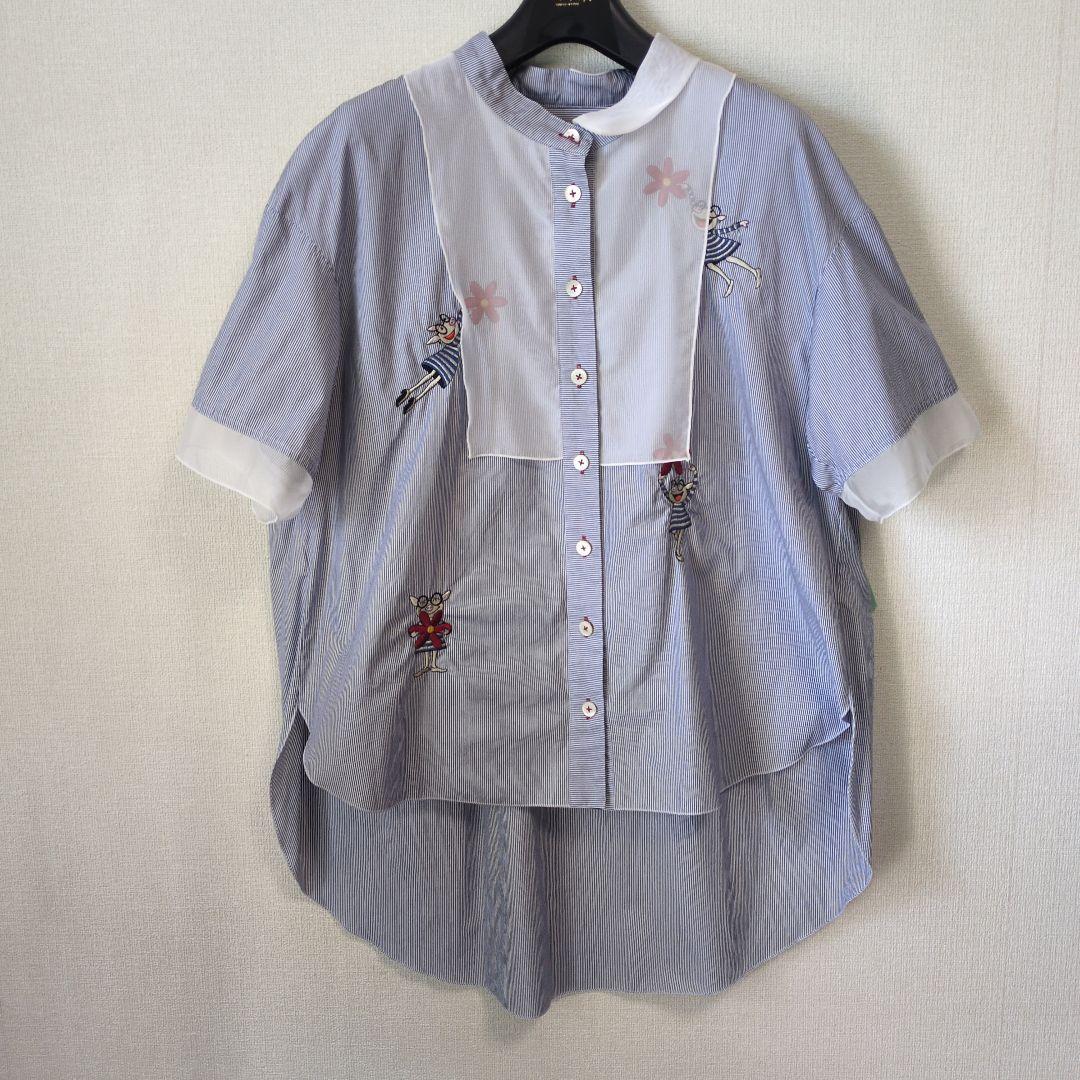 オレボレブラ♥️ぶたさん刺繍ブルーストライプチュール襟袖半袖ブラウス