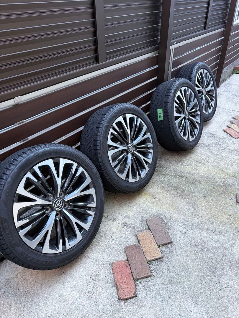 ヤリスクロス純正18インチホイール、スタッドレスVRX3 4本セット