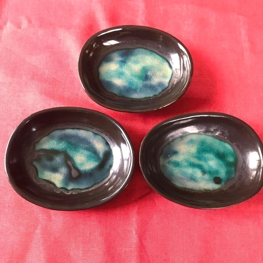 深い青の水色の濃淡が美しい石垣焼の器3枚　和食器　ガラス釉　楕円皿　やちむん