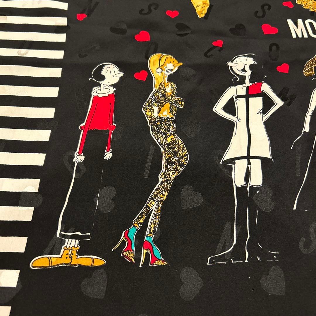 松本でございます。MOSCHINO ファッションハンカチ ストライプ