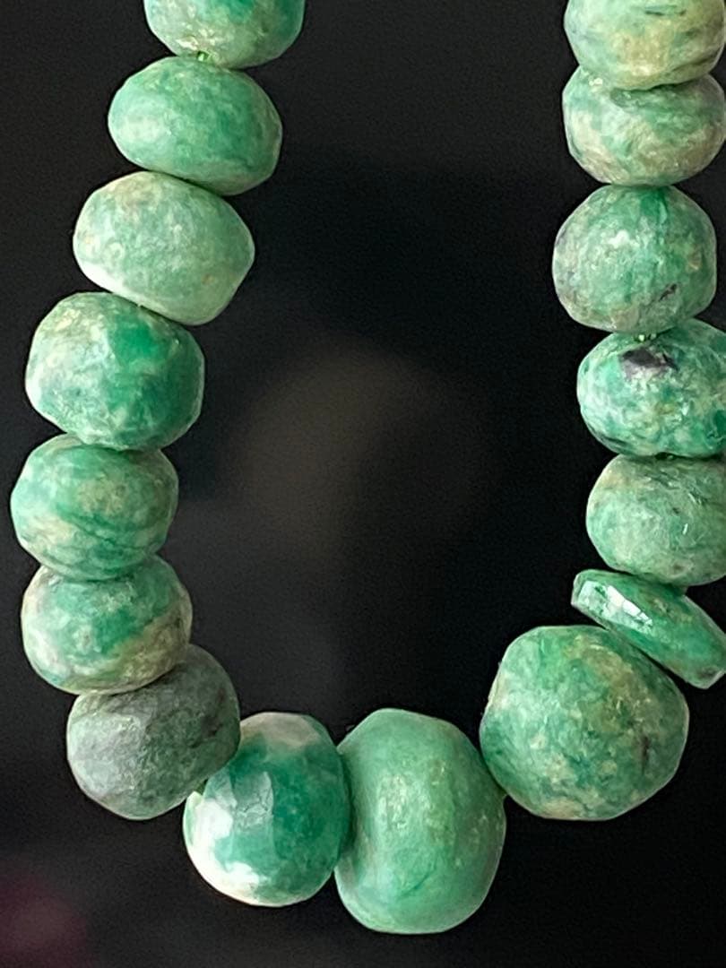 エメラルド　ビーズ