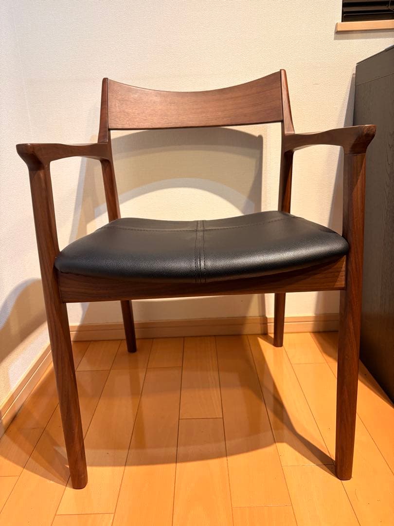 ダークブラウン アームチェア モダン