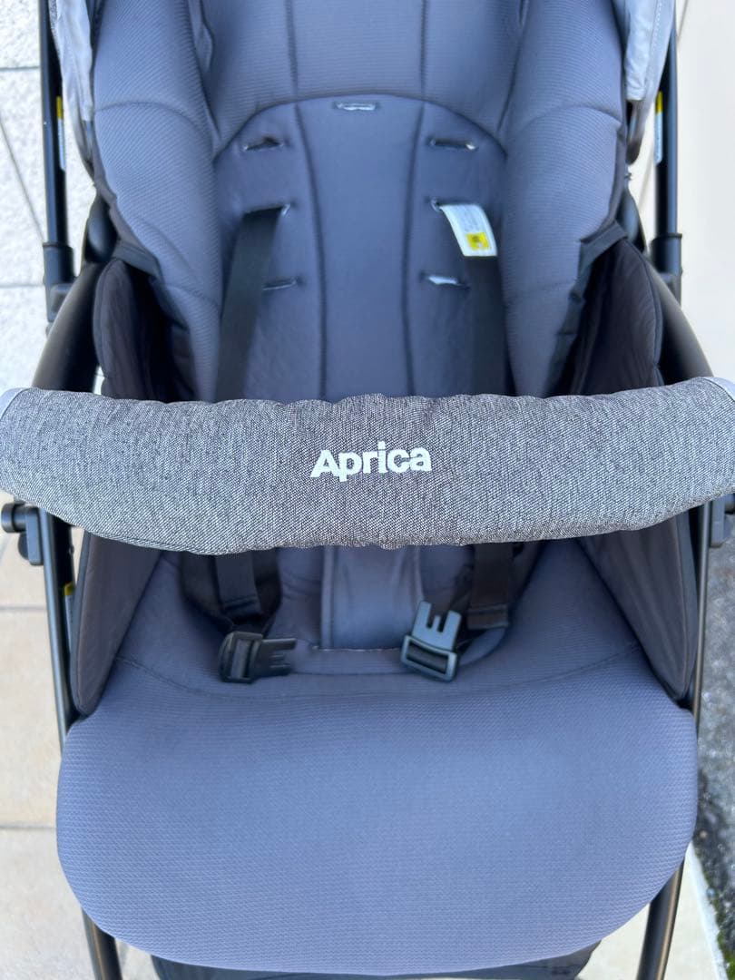 使用期間5ヶ月　アップリカ　ラクーナエアー AD グレー