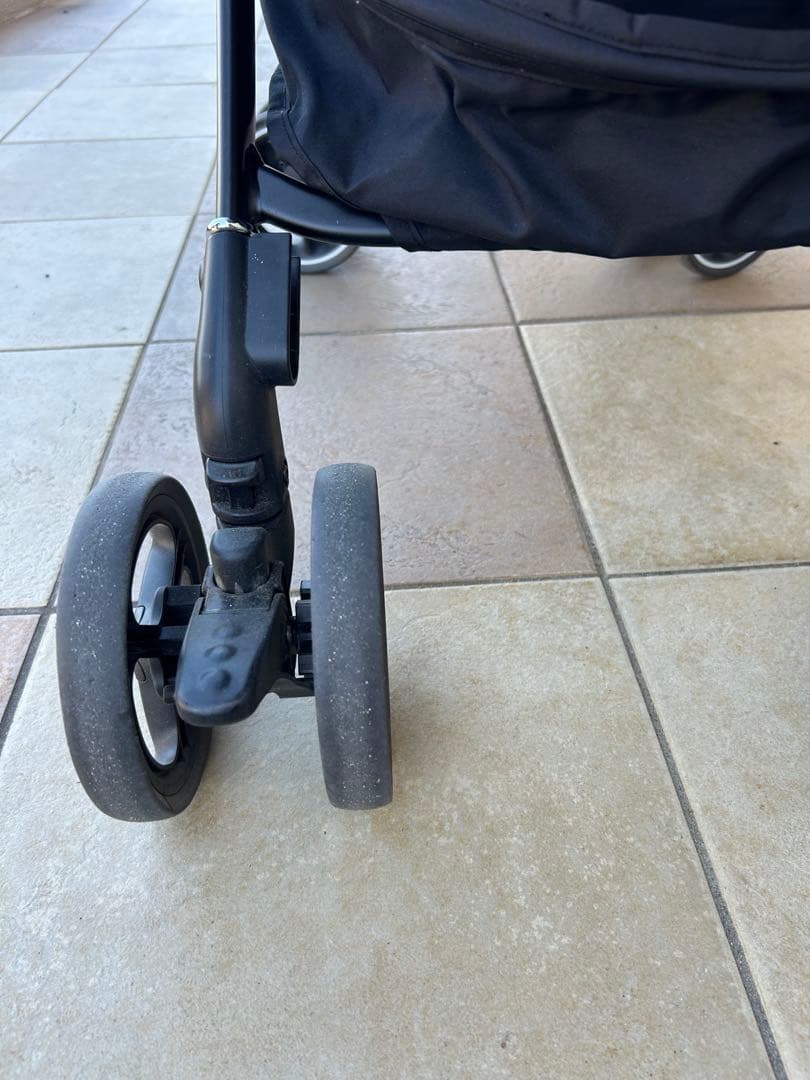 使用期間5ヶ月　アップリカ　ラクーナエアー AD グレー