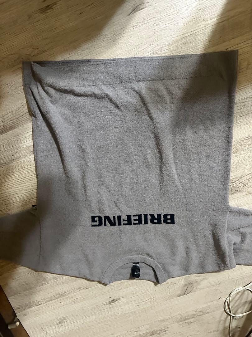 ブリーフィンググレー プリントロゴ 上下