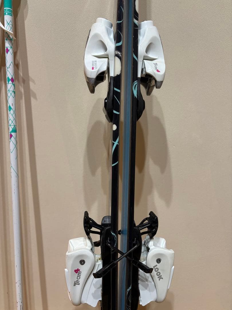 110cm ガールズジュニアスキー4点セット板、ビンディング、ブーツ、ストック付