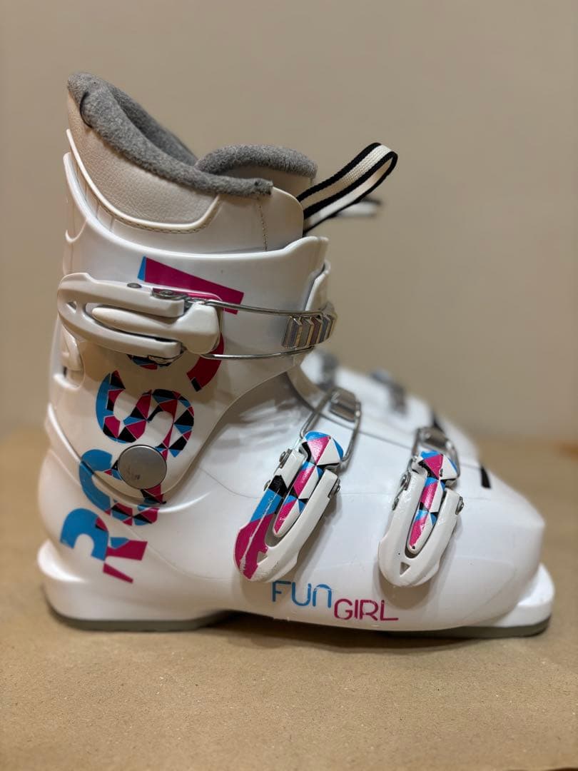 110cm ガールズジュニアスキー4点セット板、ビンディング、ブーツ、ストック付