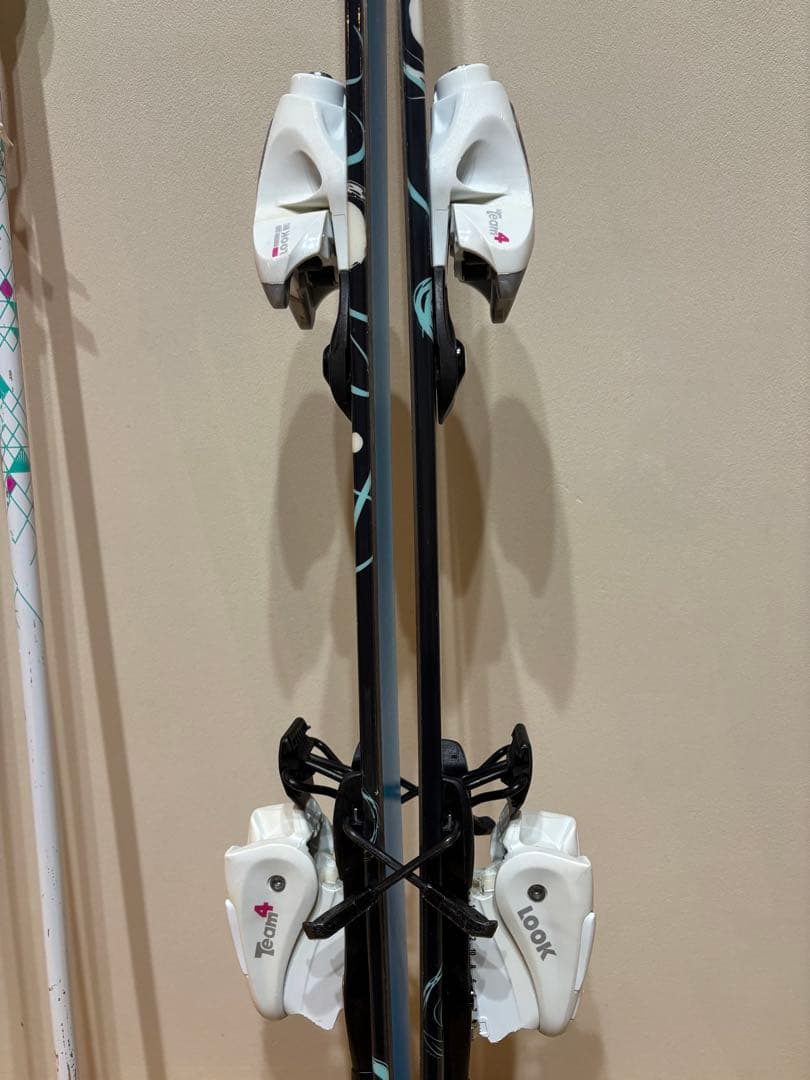 110cm ガールズジュニアスキー4点セット板、ビンディング、ブーツ、ストック付