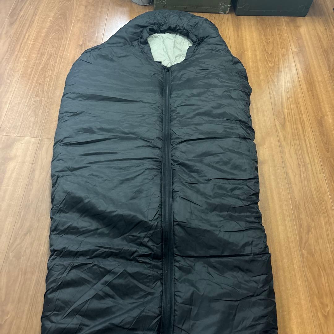 未使用品　米軍　実物　OUTER SLEEPING BAG 収納ケース付き