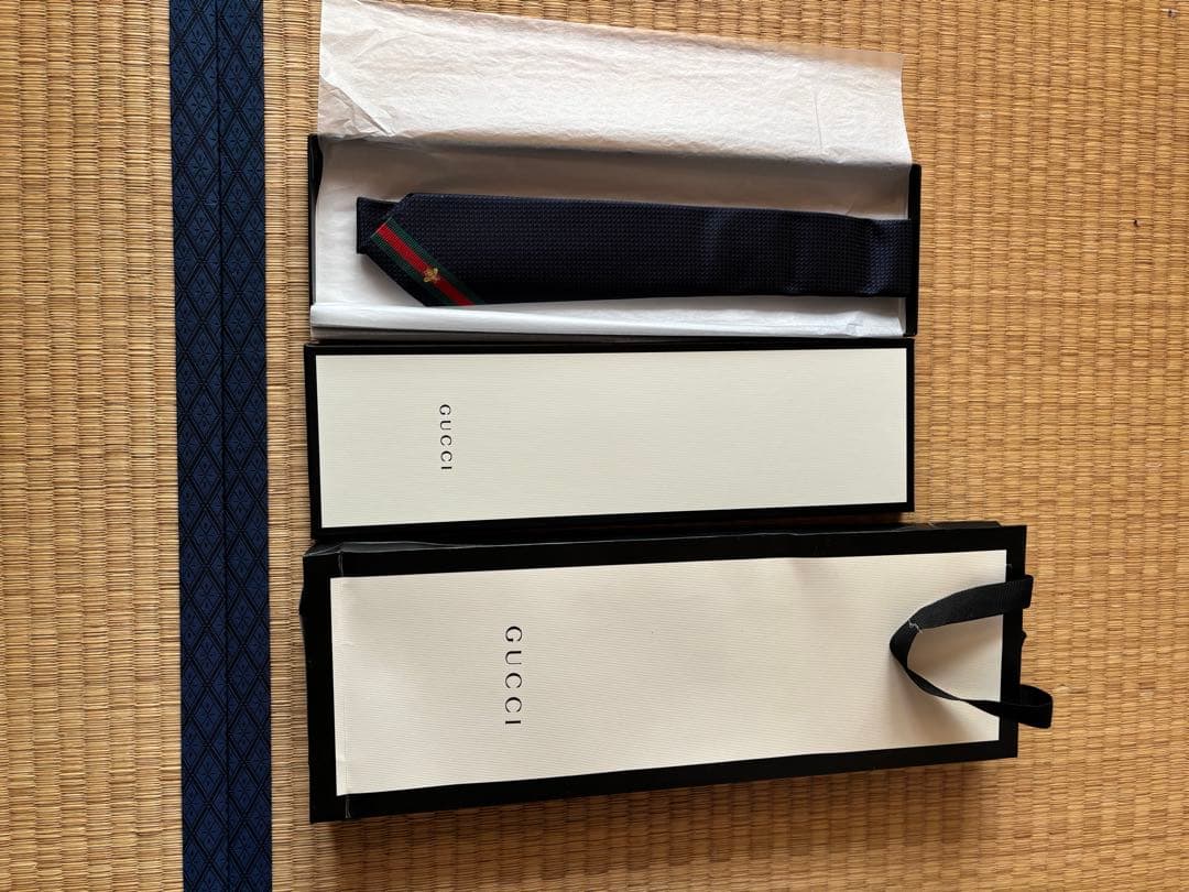 GUCCI グッチ　ネクタイ　新品 蜂