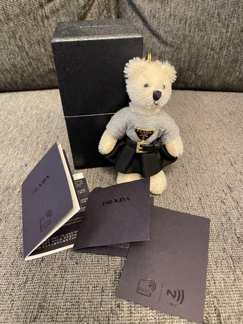 PRADA テディベアチャーム グレー/ブラック